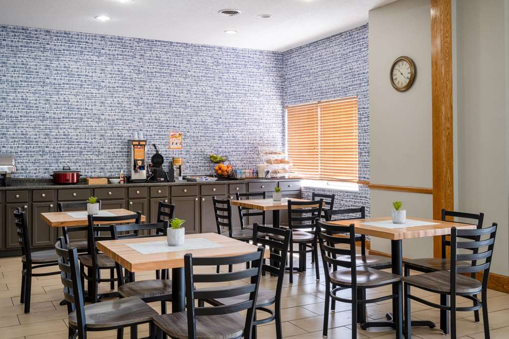 AmericInn by Wyndham Cedar Rapids North - photo 34