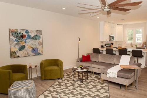 2418 Beach and Boujee — Edgewater — photo 3