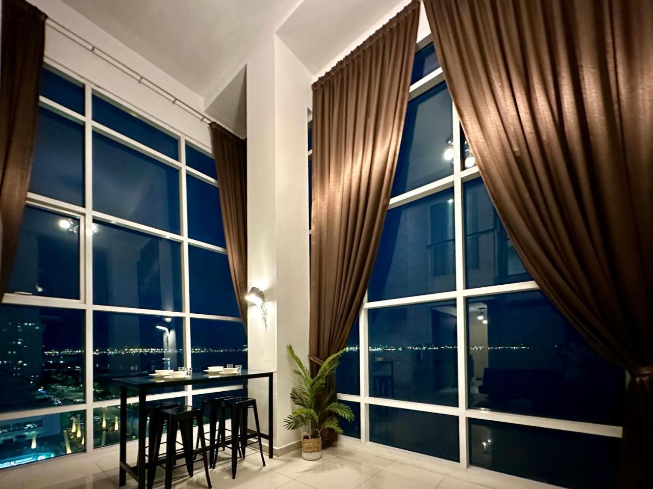 Panoramic Seaview Duplex Suites Maritime — 4-Star Luxury Hotel in George Town, Malaysia