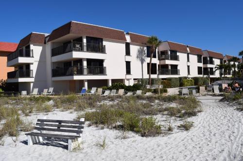 Waters Edge 106s in Holmes Beach, United States