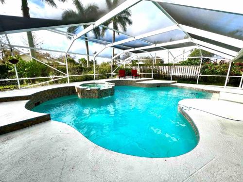 Wellington Pool House With Spa and Putting Green — 4-Star Luxury Hotel in Wellington, United States