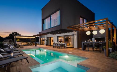 Luxury villa Indigo with swimming pool sauna and jacuzzi in Kanica Rogoznica — 4-Star Luxury Hotel in Rogoznica, Croatia