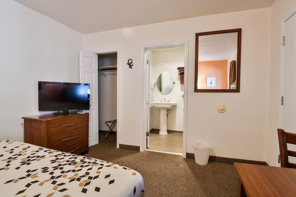 Adventure Inn & Motel - photo 14