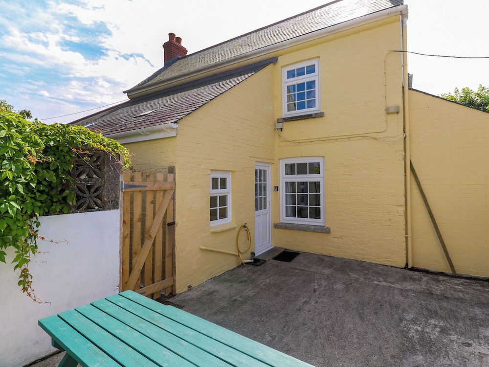 Brick Cottage — 4-Star Luxury Hotel in Helston, United Kingdom