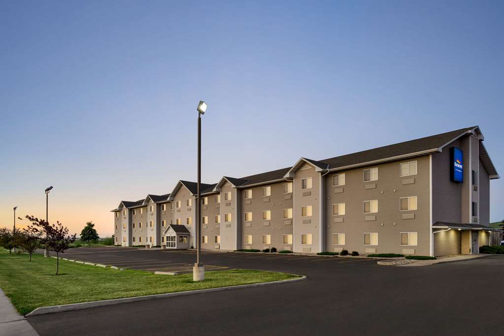 Baymont by Wyndham Fremont - photo 9