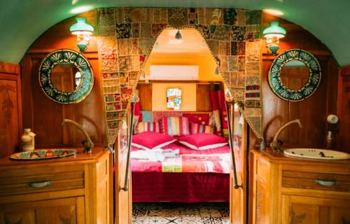 Magnifique Roulotte Boheme 1930 - carbon neutral hotel in Unknown City