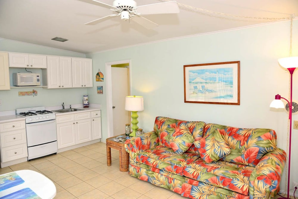 The Palmview and Sandpiper Inns - photo 30