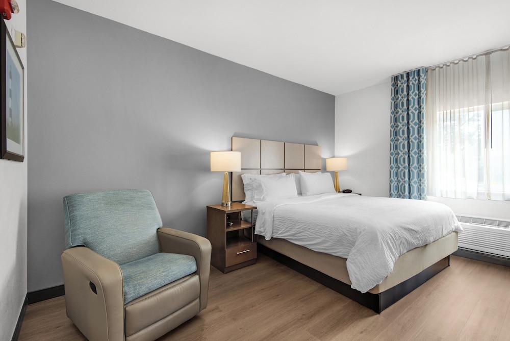 Candlewood Suites Pensacola University Area by IHG - photo 12