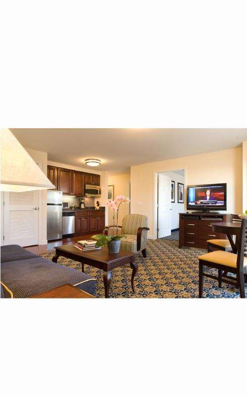 Newport Beach Hotel & Suites - photo 20
