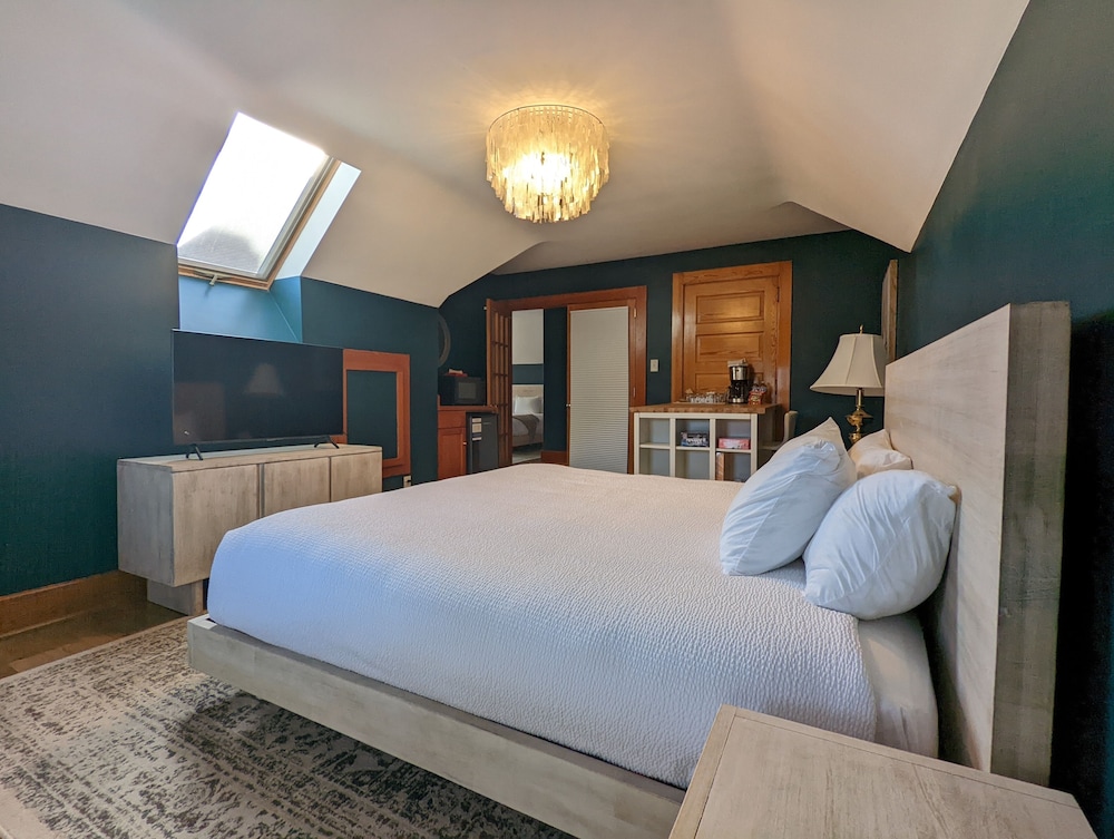 Historic GG Barnum Mansion by Heirloom Boutique Collection - photo 41