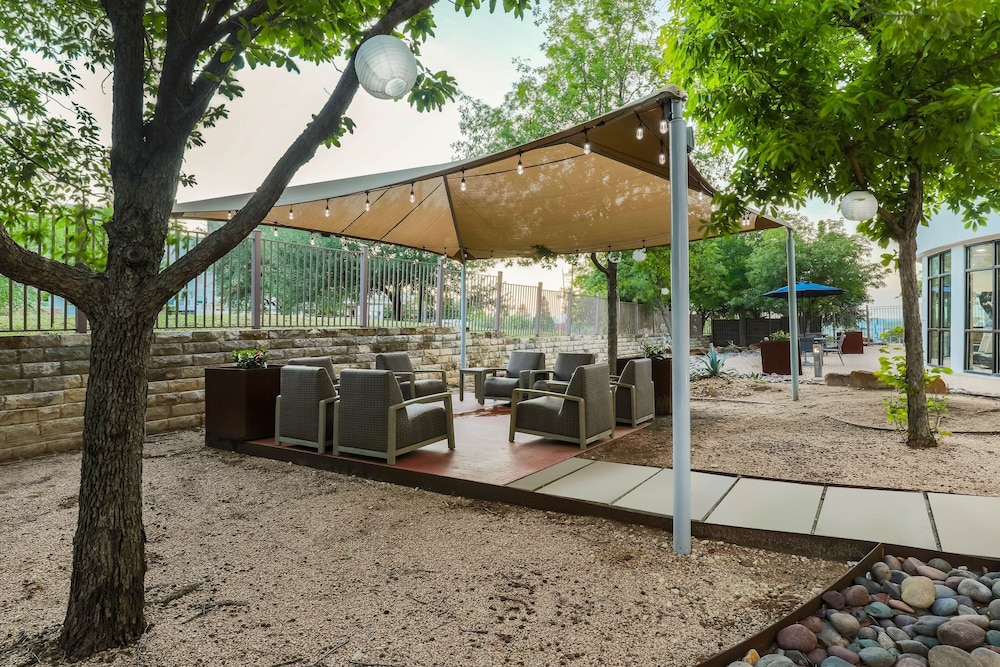 Courtyard by Marriott Austin Airport - photo 32