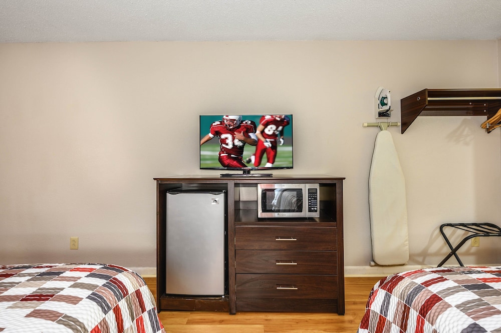 Red Roof Inn Sylacauga - photo 21