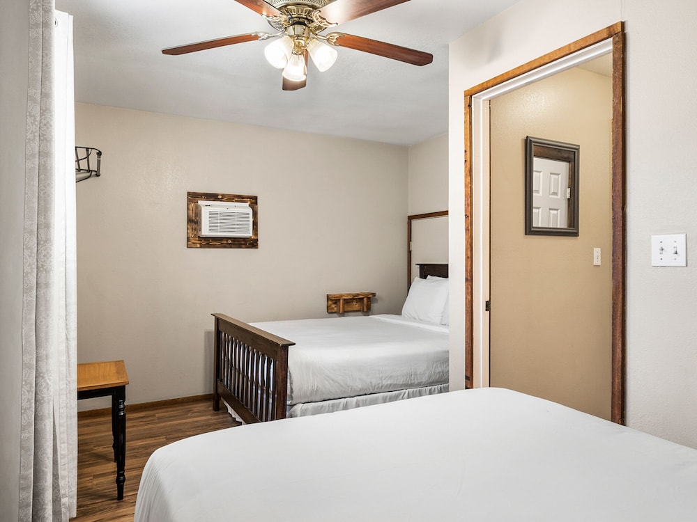 The Claire Hotel - photo 18