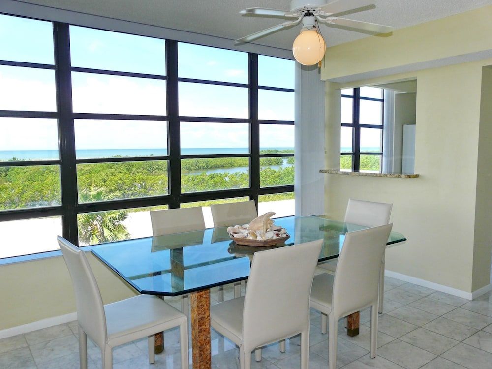 Sst3 1709 South Seas Towers 2 Bedroom Condo by Redawning - photo 3