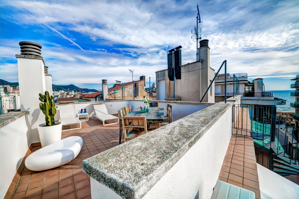 Beachstyle Penthouse - carbon neutral hotel in Sitges