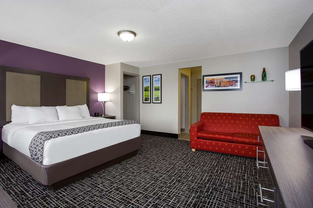 La Quinta Inn & Suites by Wyndham Roanoke Salem - photo 43