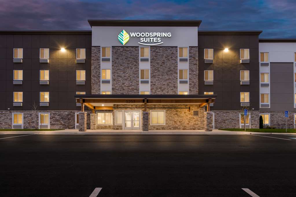 Woodspring Suites Kansas City Airport - photo 4