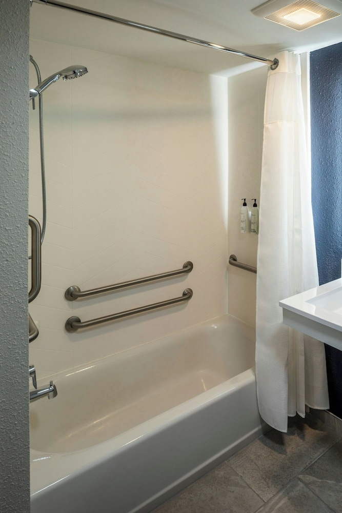 Fairfield Inn & Suites by Marriott Butler - photo 7