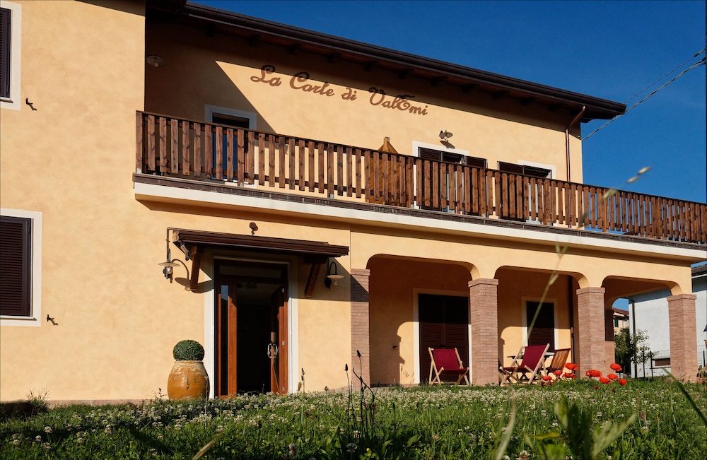 La Corte Di Valemi — Ricco Del Golfo