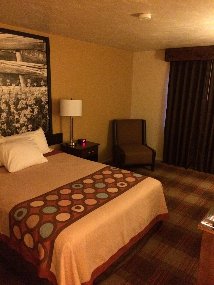 Super 8 by Wyndham Idaho Falls - photo 14