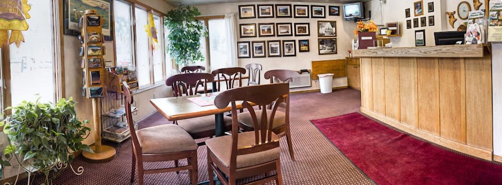 Big Sky Motel - photo 2