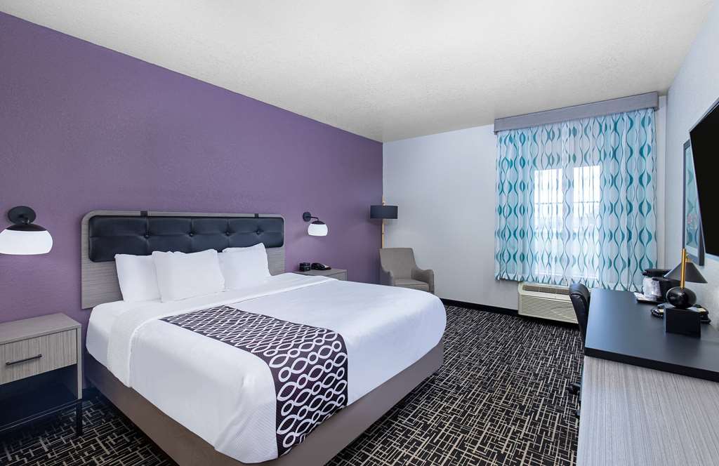 La Quinta Inn & Suites by Wyndham Bowling Green - photo 42