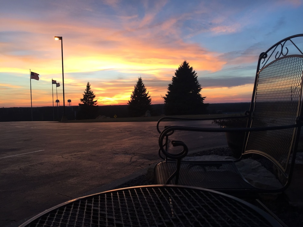 Pinemark Inn & Suites - photo 57