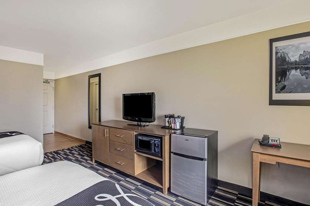 La Quinta Inn & Suites by Wyndham Modesto Salida - photo 12