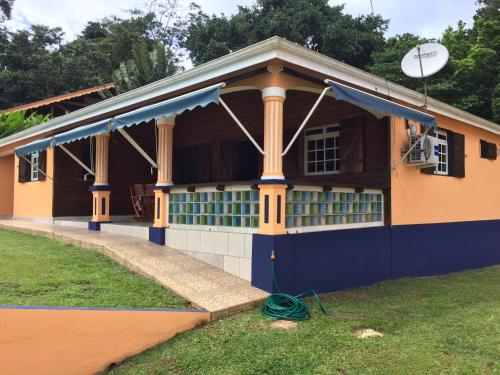 Villa Sofaia a Sainte Rose 9 Pers 3 Chambres Vue Mer Et Montagne Piscine Privee — 4-Star Luxury Hotel in Sainte-Rose, Guadeloupe