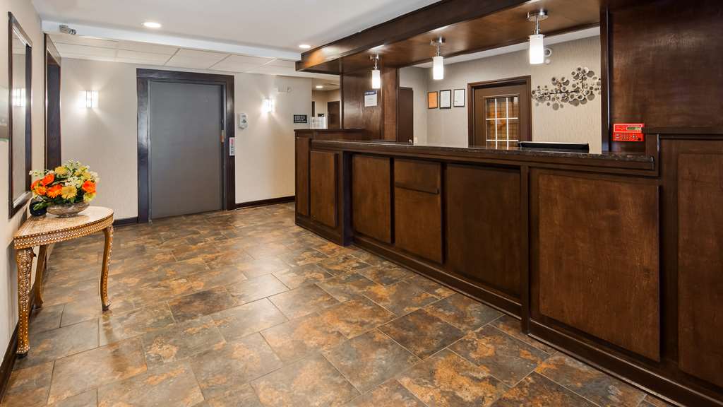Best Western Crown Inn & Suites - photo 3