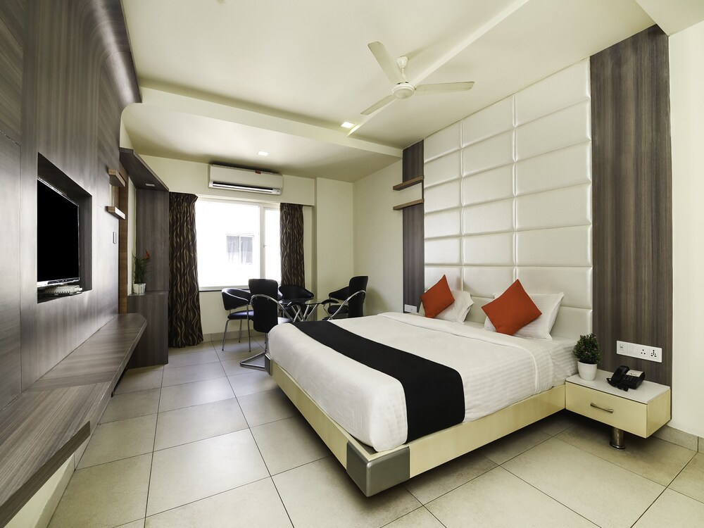 Capital O 4493 Apple Hotel in Visakhapatnam, India