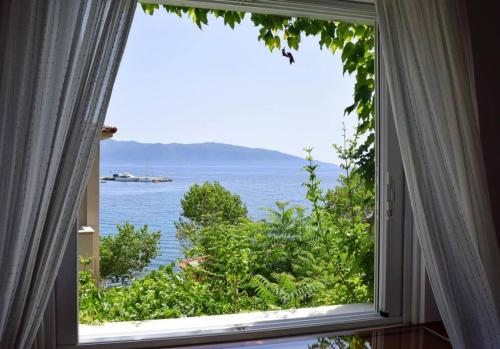 Agia Efimia Seaside in Agia Effimia — 4-Star Luxury Hotel in Kefalonia, Greece