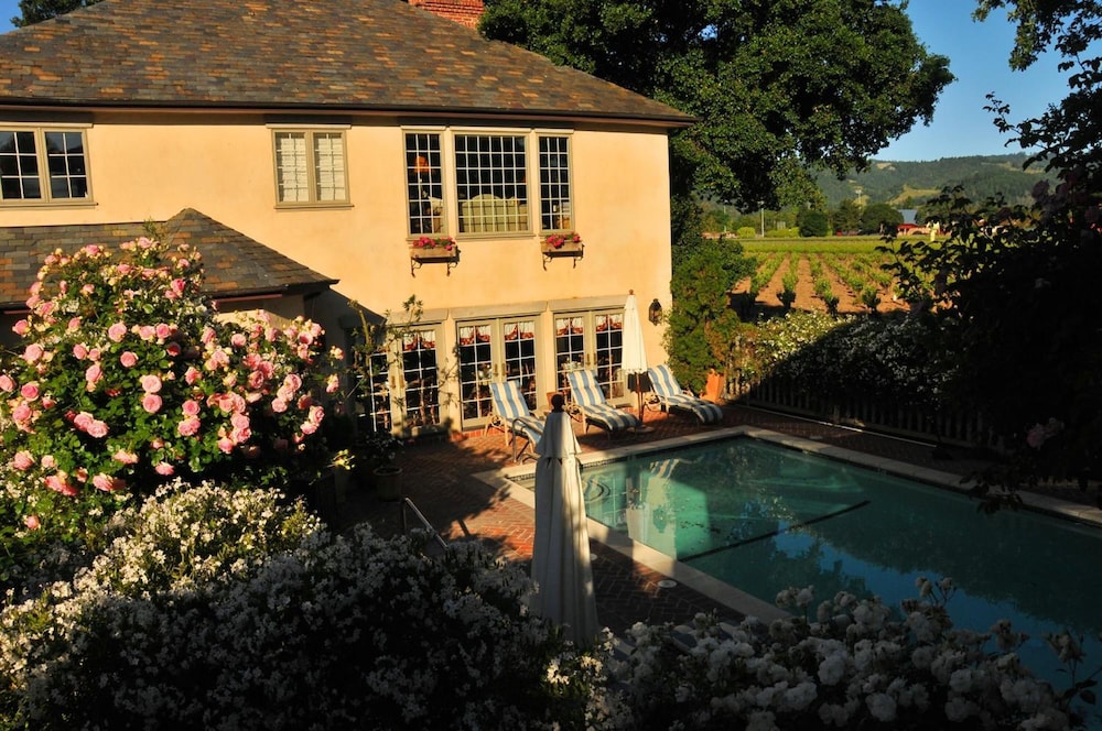 Vineyard Country Inn 5712271 — Saint Helena