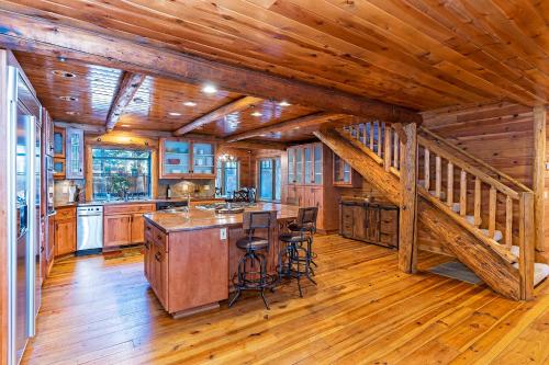 1138 Lakeshore One of a kind Lakeshore Boulevard log cabin