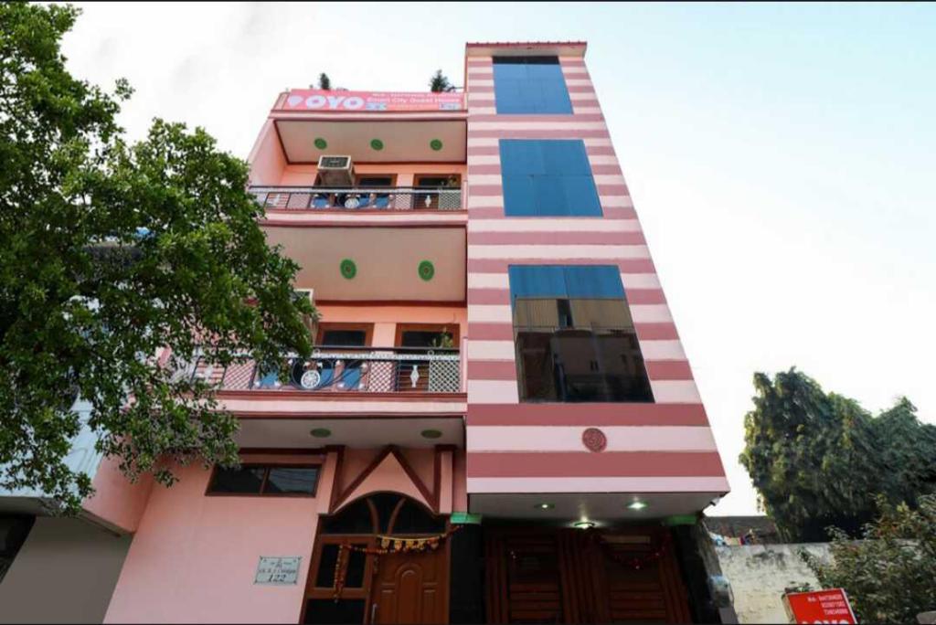Hotel O Smart City Guest House in Faridabad, India