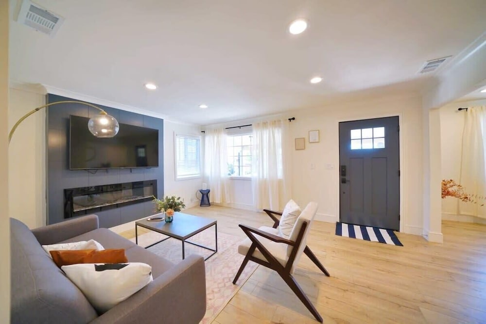 Marbella Lane Vibrant 4br Rwc Ldry P — Redwood