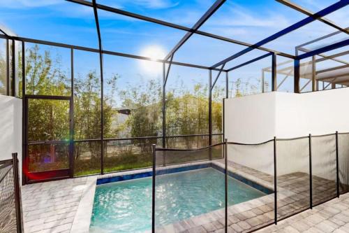 5BR Oasis w Pool Minutes from Disney and Universal in Davenport, United States