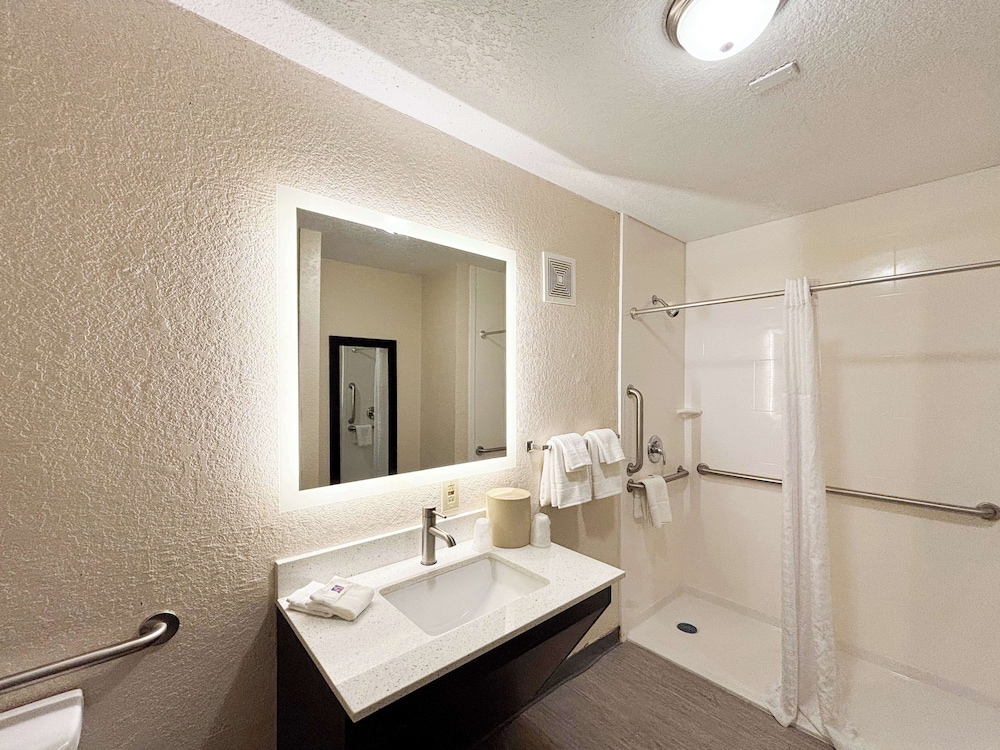 Sunset Inn Northlake - photo 21