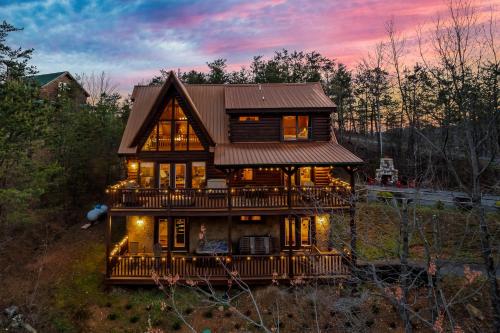 Magnificent Views Cabin Summer and Fall Specials — 4-Star Luxury Hotel in Sevierville, United States