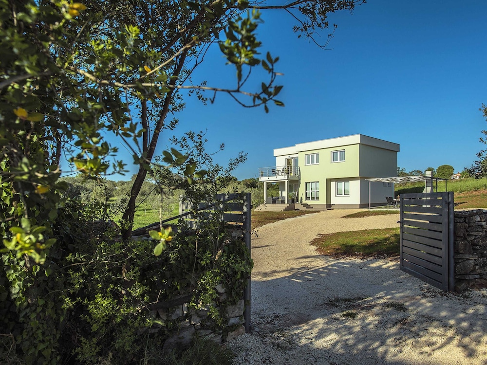 Holiday Home in Istria near Pula Beach — 4-Star Luxury Hotel in Galizana, Croatia