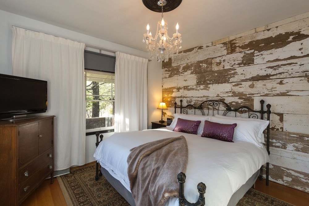 Bed & Barrel at Stonehouse Cellars - photo 10