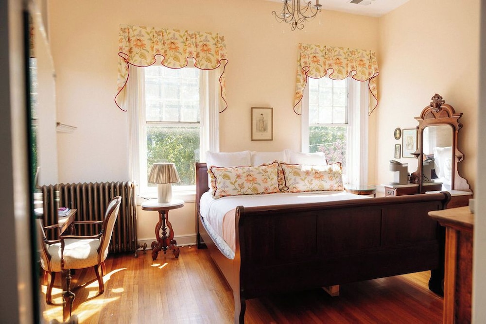 Kenmore Inn - photo 2