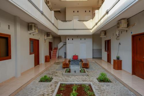 RedDoorz near Alun Alun Kudus 2 in Kudus, Indonesia