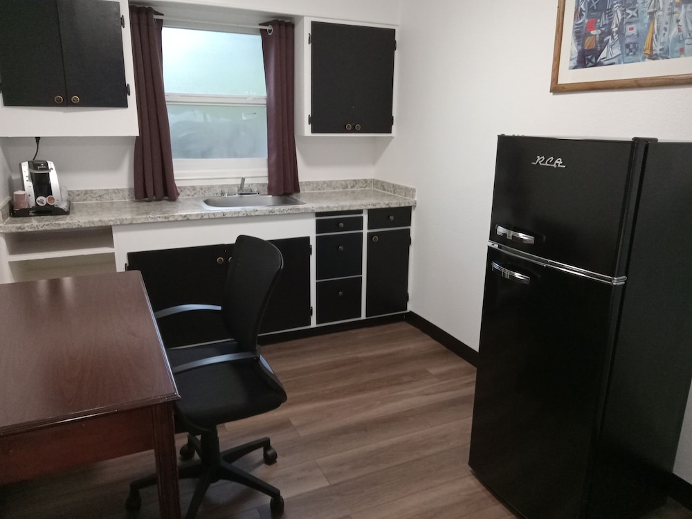 Blue Coast Inn and Suites - photo 28