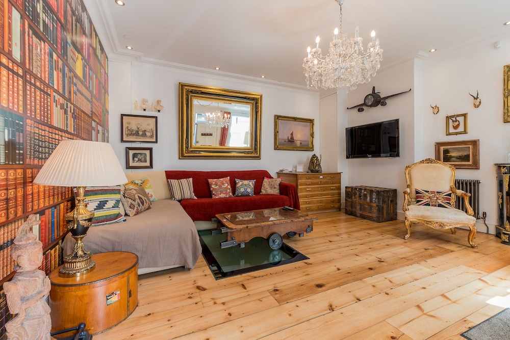 Sherlocks Hidden Home — 4-Star Luxury Hotel in London, United Kingdom