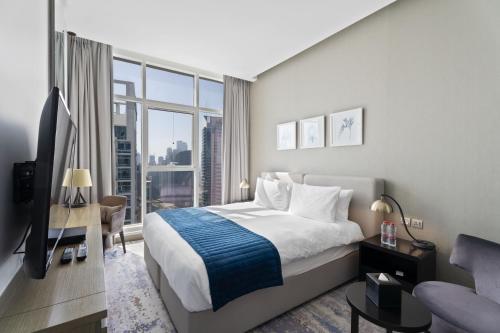 ALiving Elegant Studio with Balcony I Canal View I DAMAC Maison Prive 706B — 4-Star Luxury Hotel in Dubai, United Arab Emirates