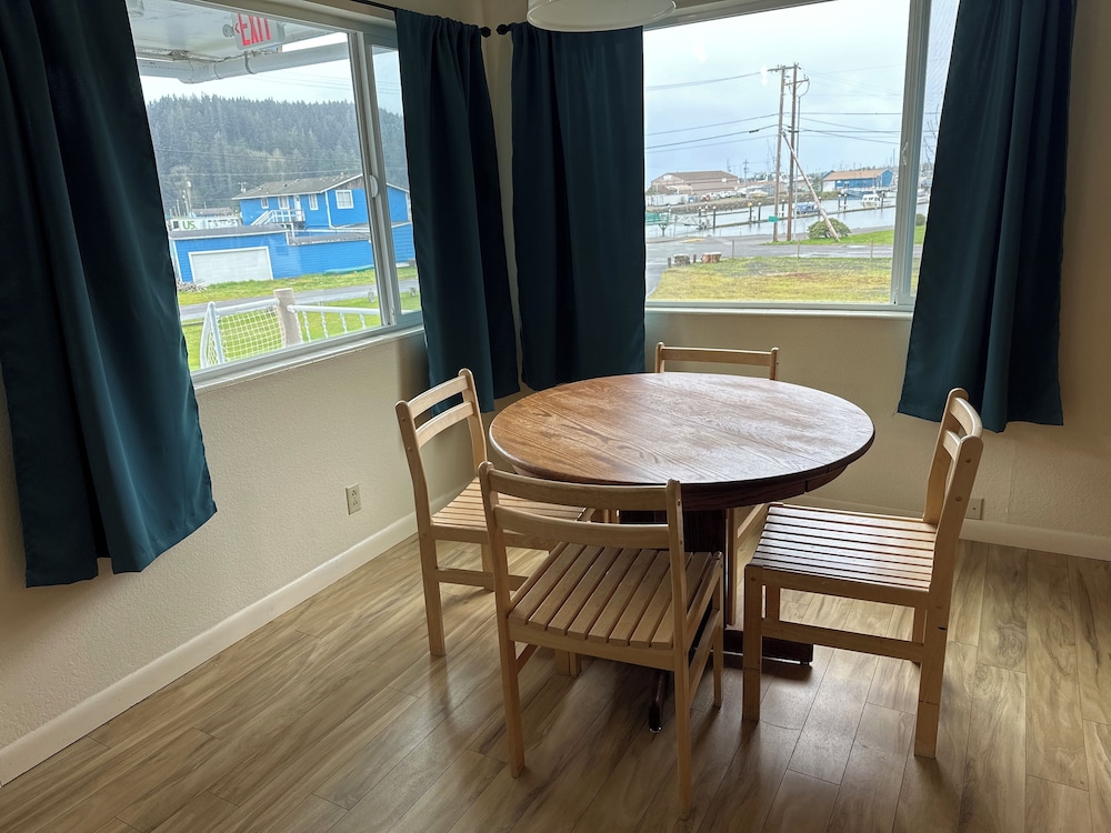 Winchester Bay Inn - photo 14