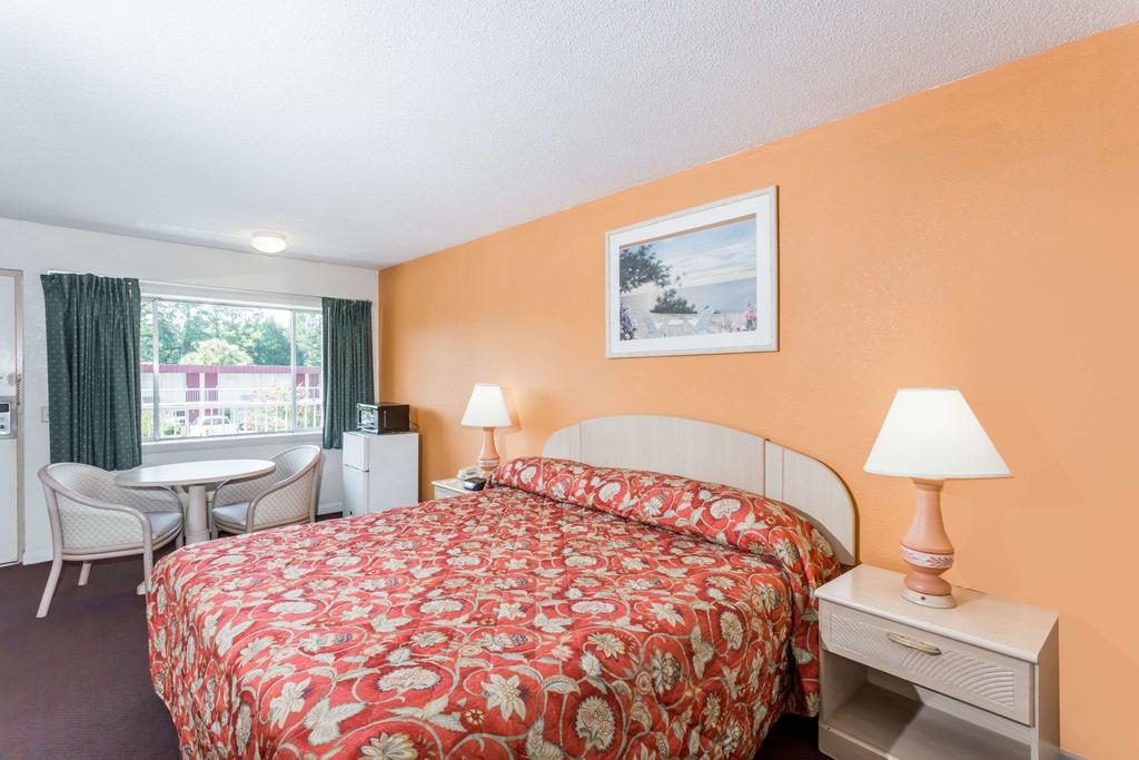 Knights Inn Hardeeville - photo 11