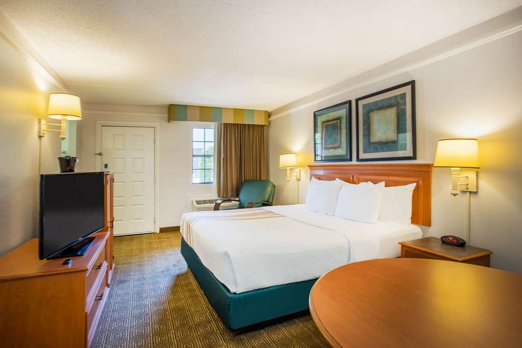 La Quinta Inn by Wyndham Tallahassee North - photo 34