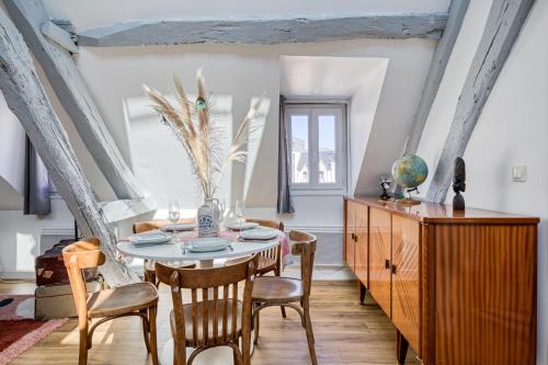 Jules Joli F2 Proximite Gare En Coeur de Ville in Rouen, France